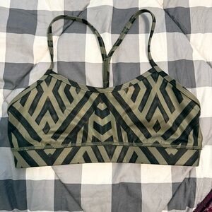 EUC Lululemon Sports Bra Size 6